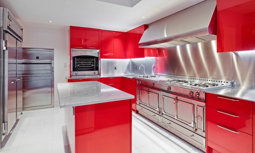 01 red-lacquer-kitchen