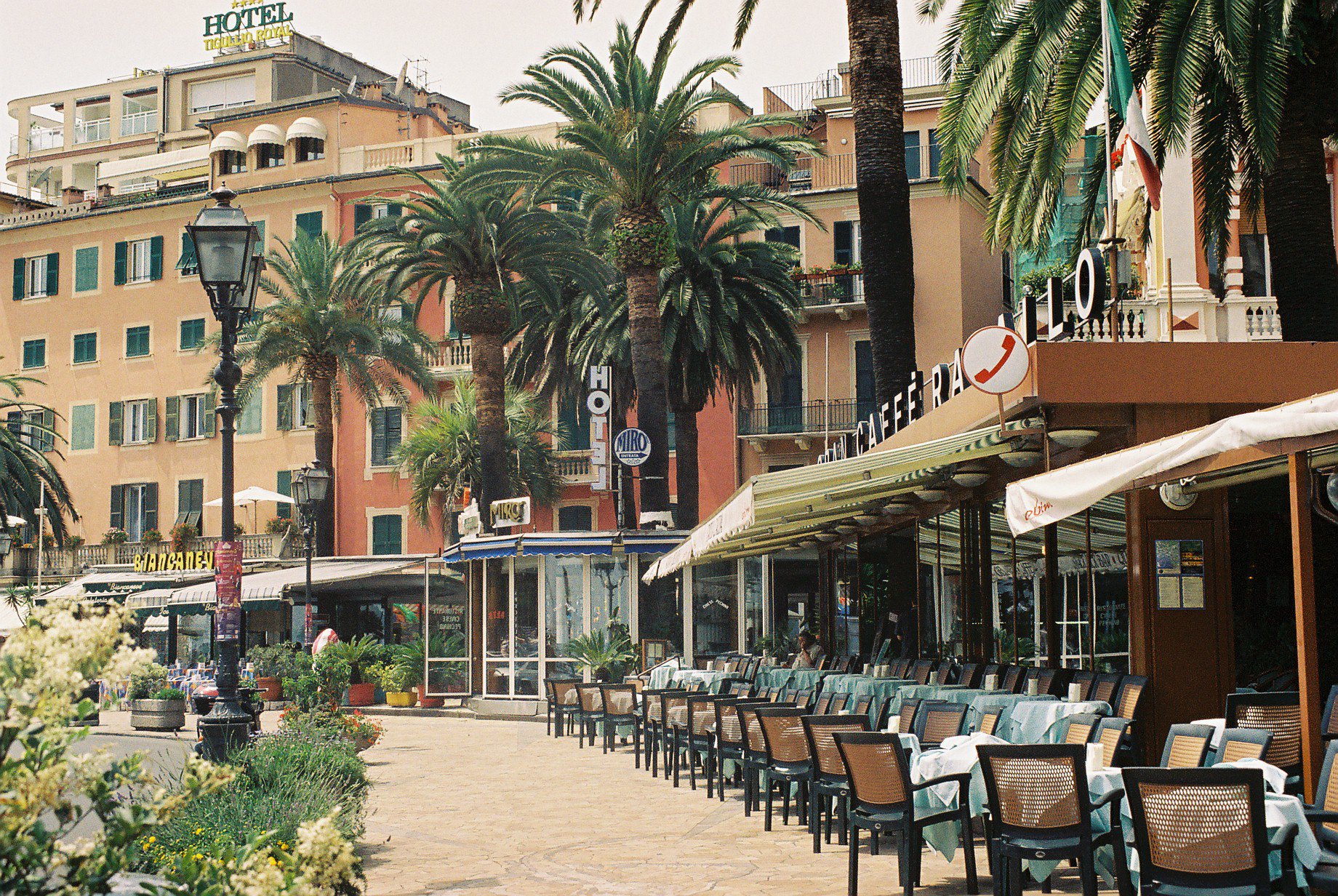 World___Italy_Street_cafe_in_the_resort_of_Rapallo__Italy_065008_