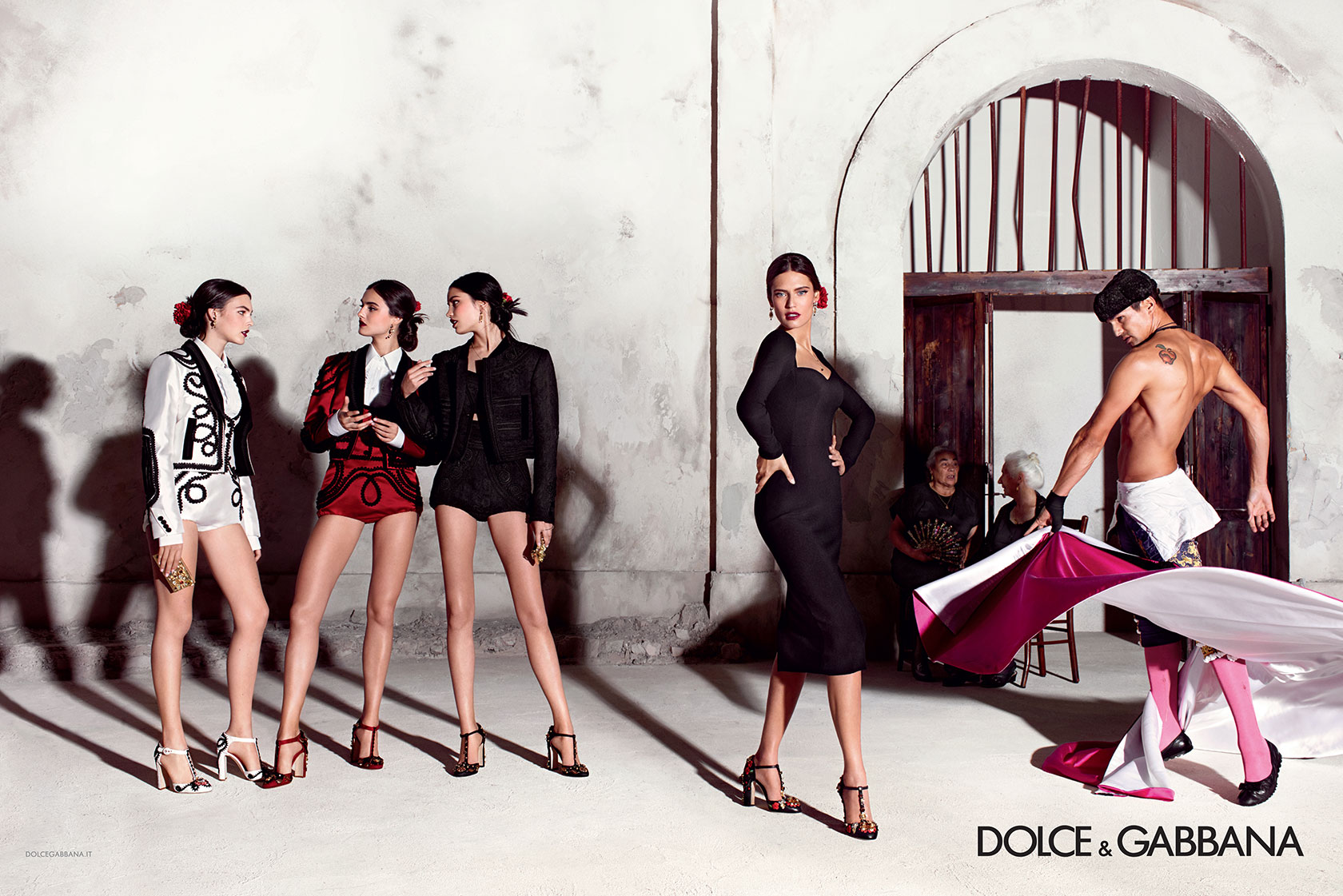 dolce-and-gabbana-summer-2015-women-advertising-campaign-01-zoom